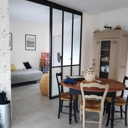 Agreable Maison De Ville, Lumineuse Avec Jardin