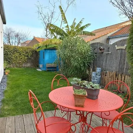 Agreable Maison De Ville, Lumineuse Avec Jardin Дом отдыха Резе